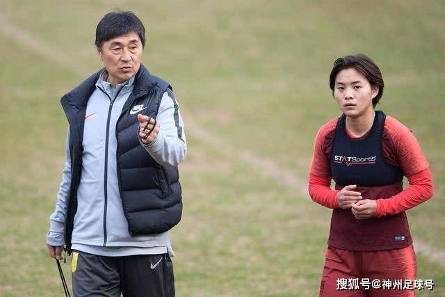 雅凯在法国首秀中展现出色风采，给科纳特与拉克鲁瓦带来压力